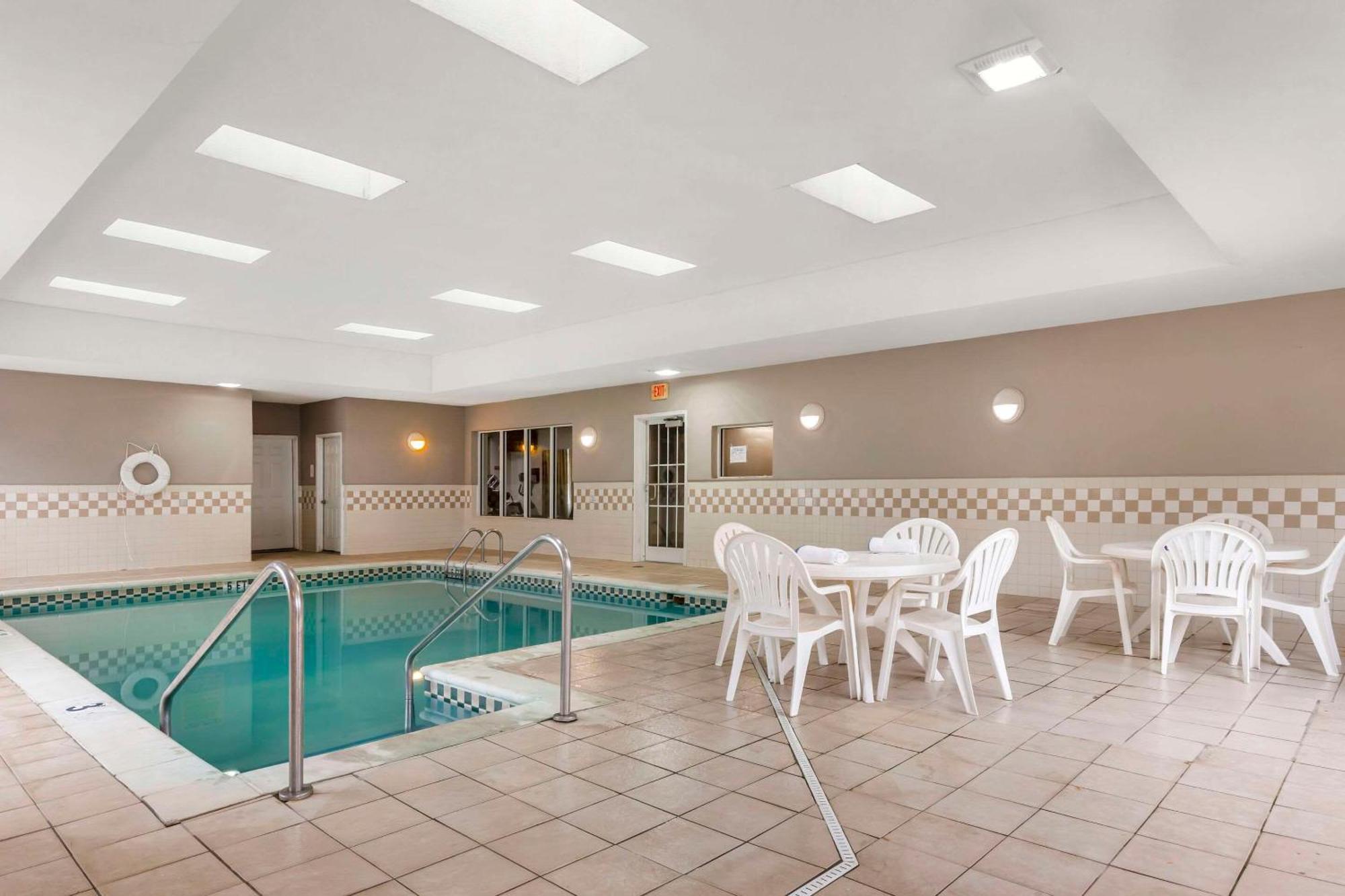 Country Inn & Suites By Radisson, Newport News South, Va Exteriér fotografie